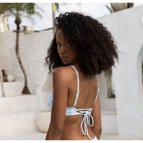 Kenny Flowers underwire NWT DD Blue/White Bikini Top summer, beach, pool party - Picture 5 of 9